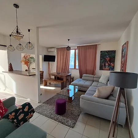 Sofi Apartment